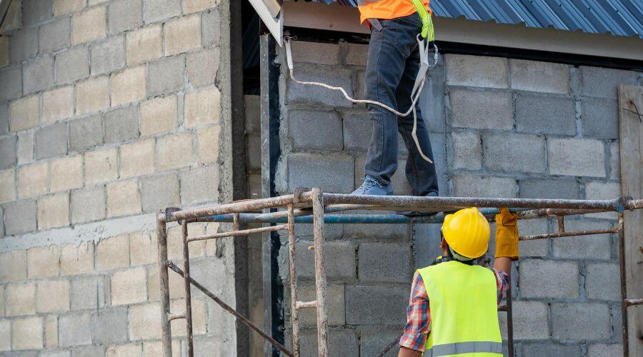 Expert Emergency Roof Repairs services in Banquete, TX